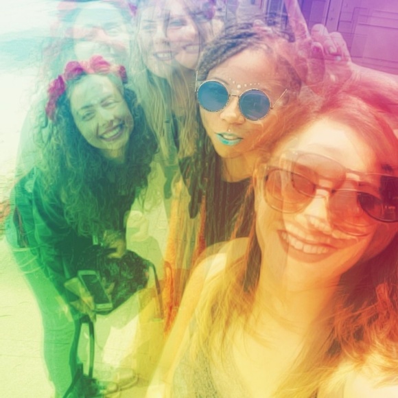 Meet your Posher, Alyssa - Picture 4 of 4